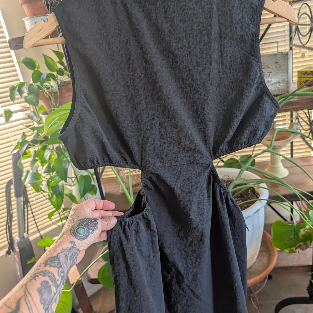 Cider Black Cut-Out Maxi Dress - Picture 6 of 13